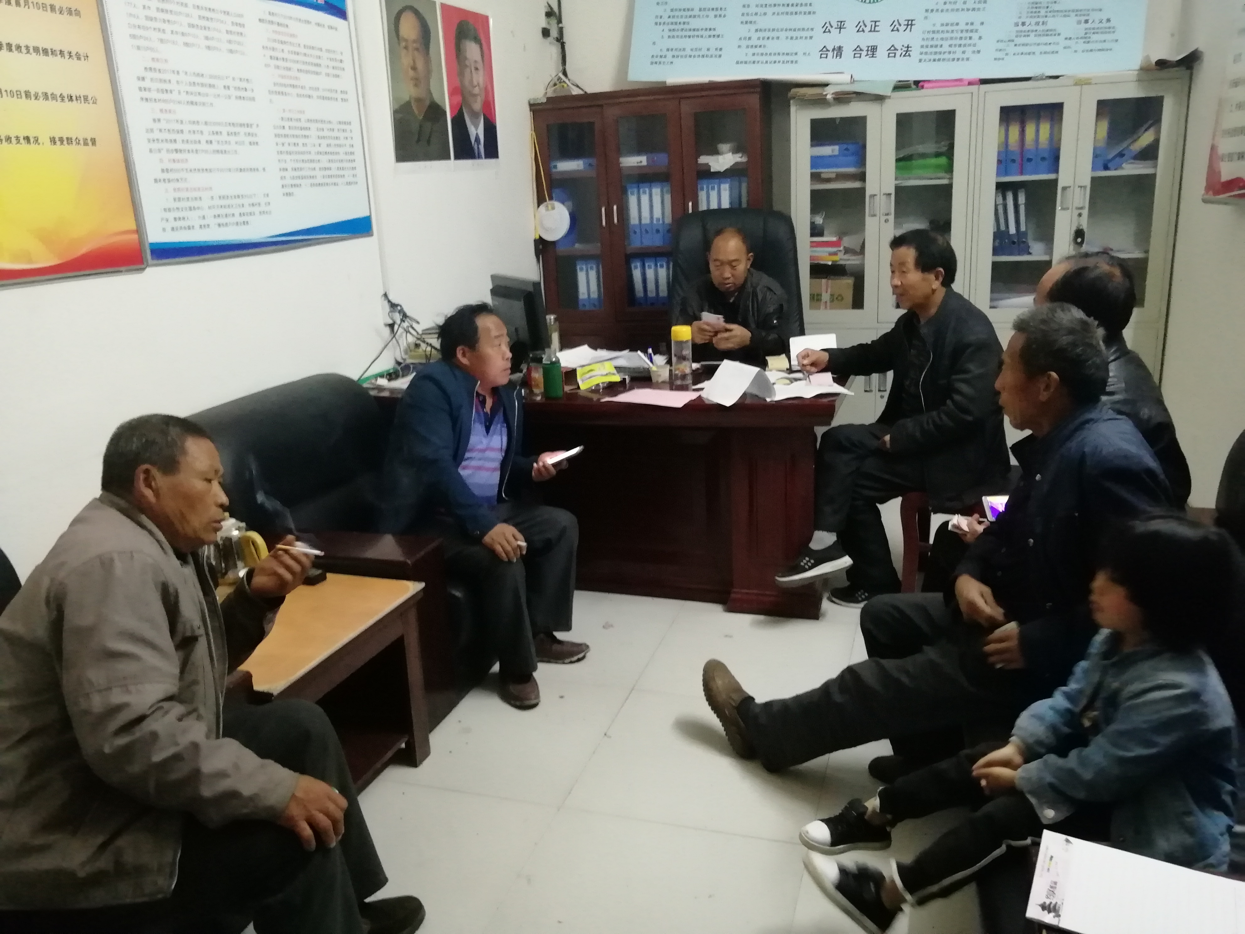 陵头镇各村迅速传达汝州市会议精神